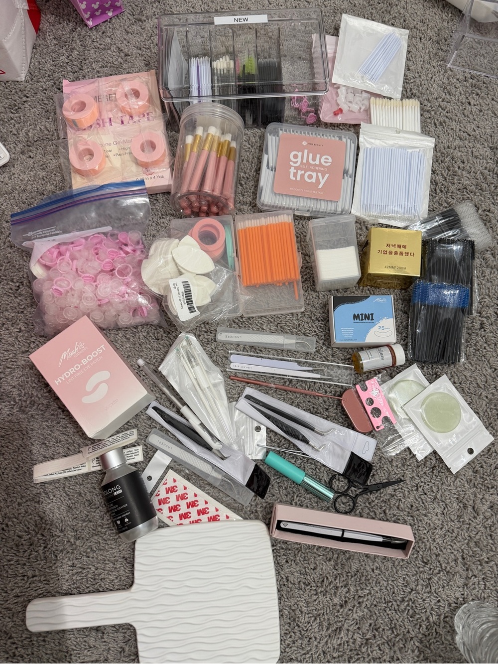 Lash extensions supply